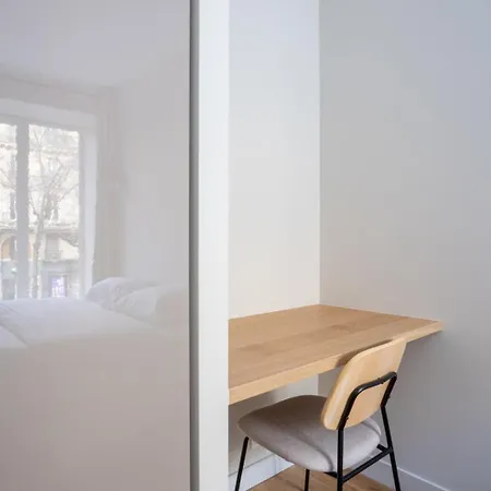 Beautiful Minimalist 1bd Near Montmartre 아파트 *