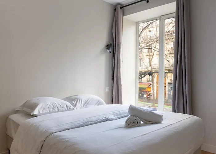 Beautiful Minimalist 1bd Near Montmartre