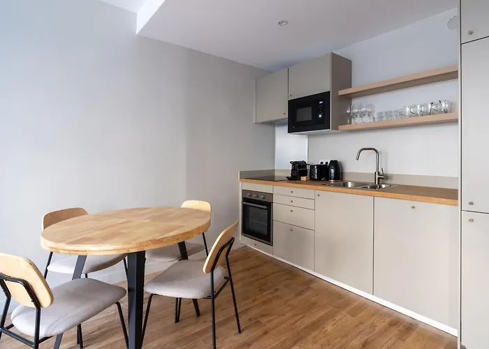 Beautiful Minimalist 1bd Near Montmartre Appartamento *