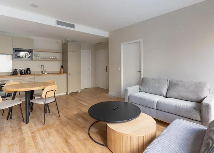 Beautiful Minimalist 1bd Near Montmartre * Parigi