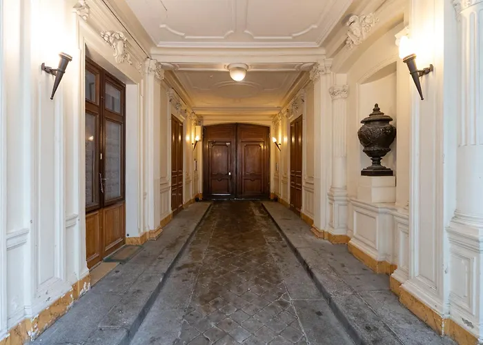 Beautiful Minimalist 1bd Near Montmartre Appartamento *